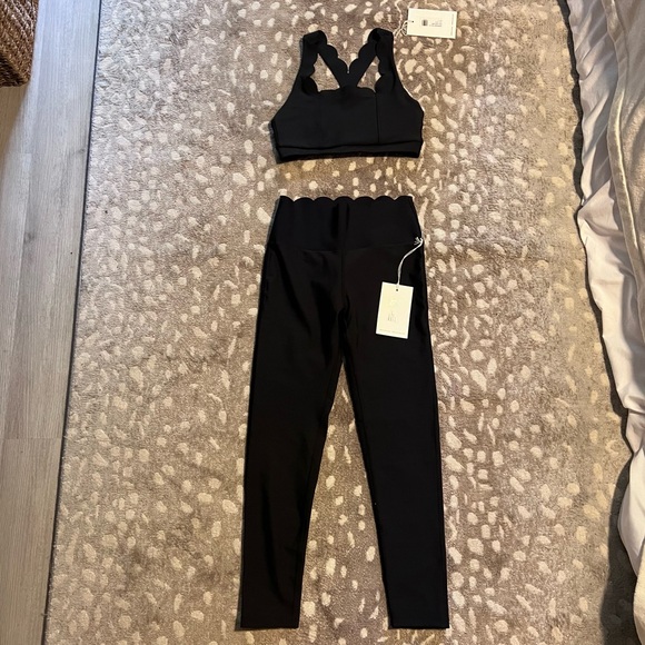 The Noli Shop scalloped leggings and sports bra top. Small - Picture 8 of 8